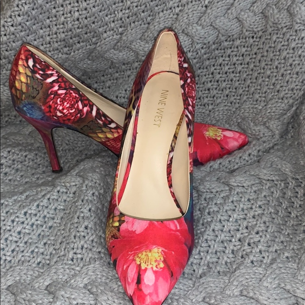 Nine west sz 7 multicolor floral high heels